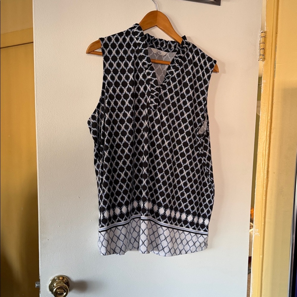 Croft & Barrow Black and White Geometric Blouse